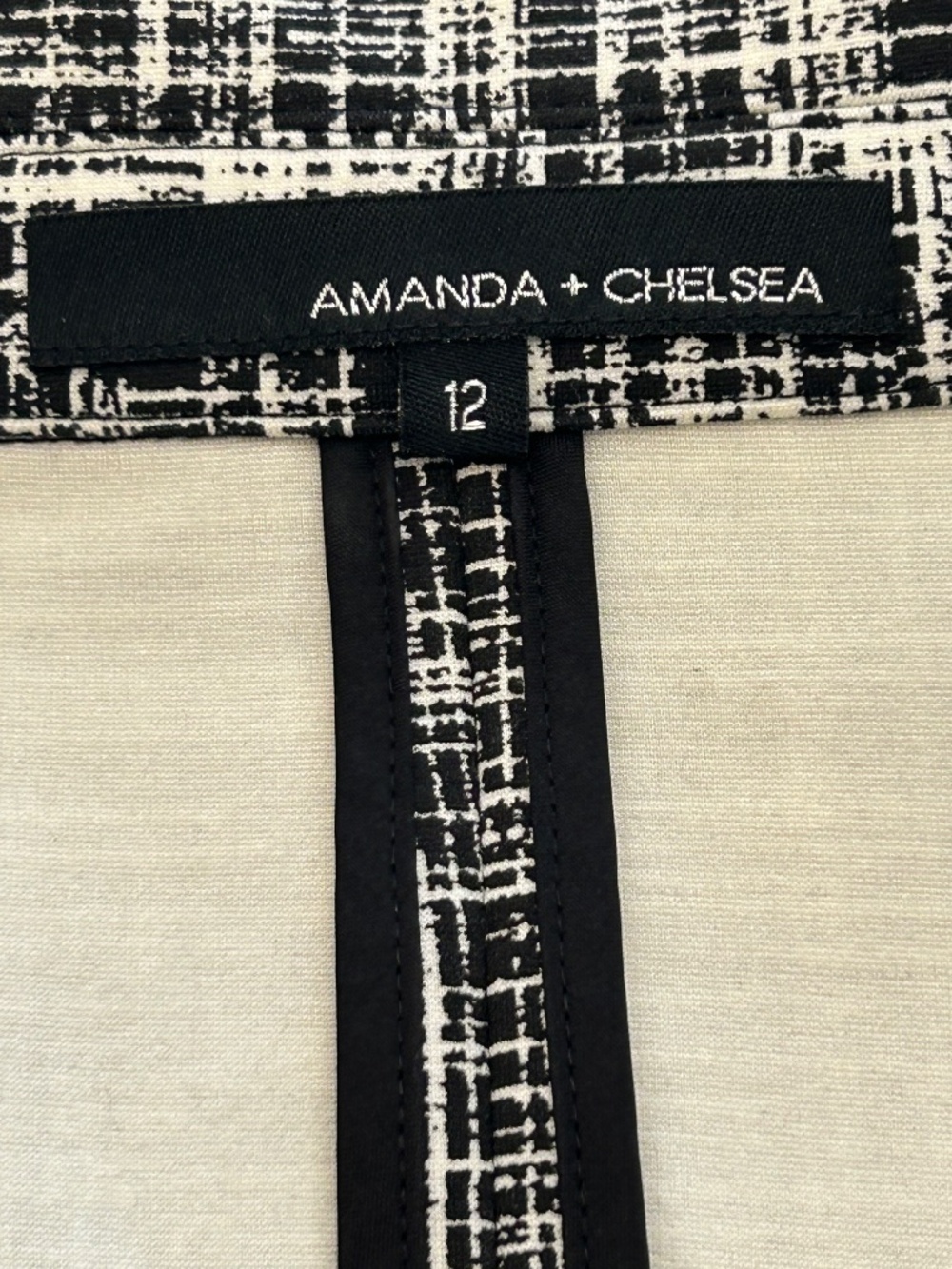 Like New Amanda+Chelsea Black and Off White Ponte Cropped Blazer Size 12 - Picture 10 of 15